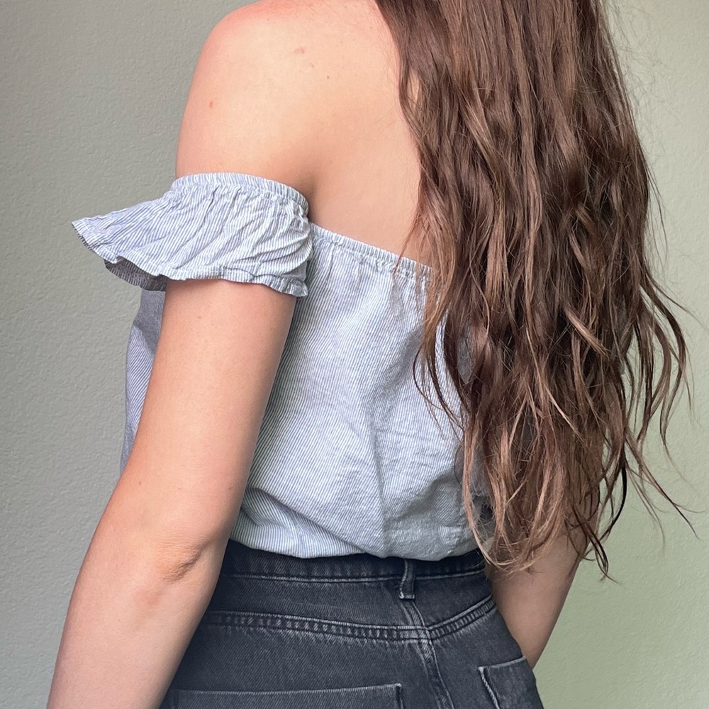 Brandy Melville Off the Shoulder Crop top